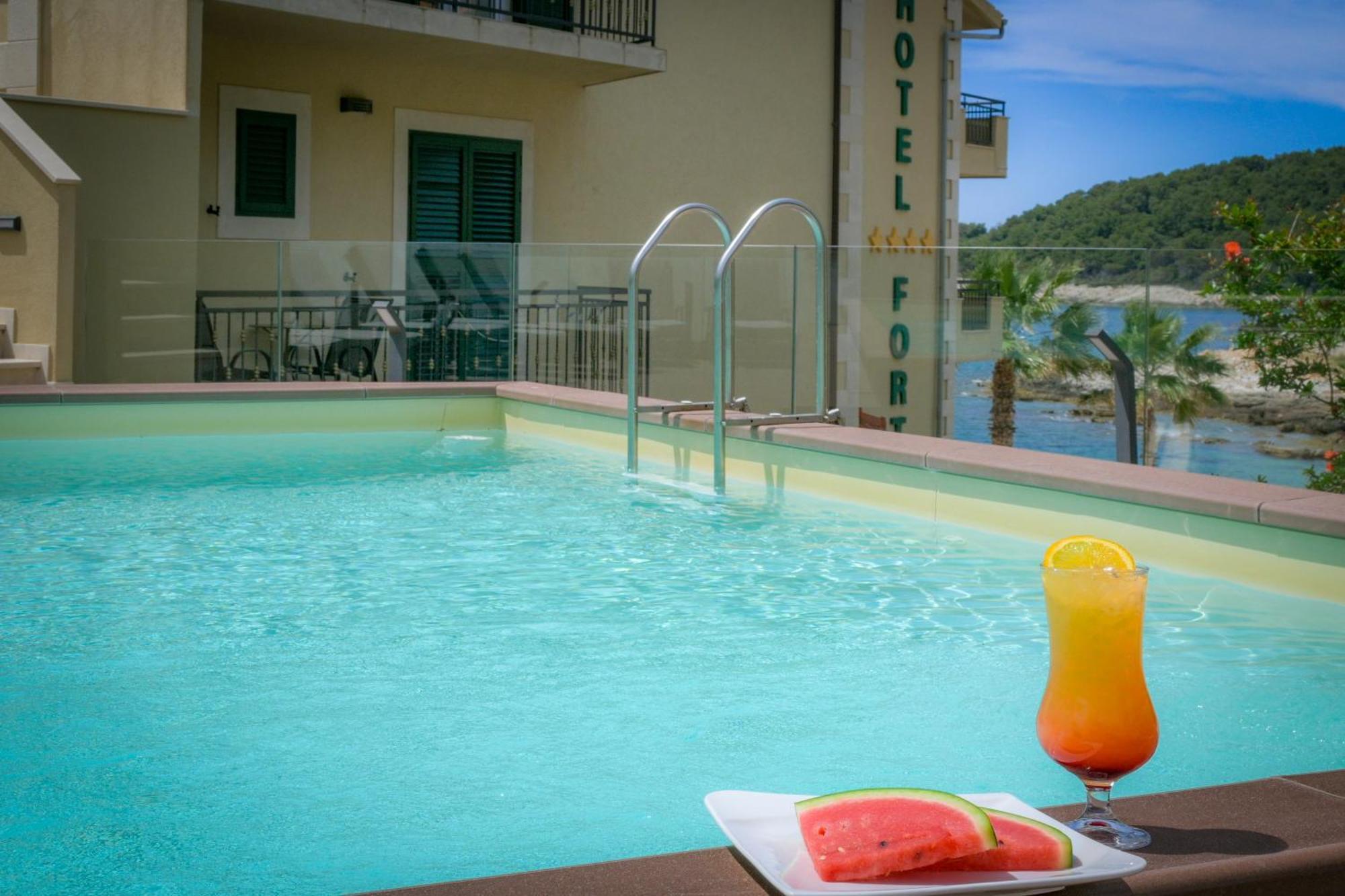 Hotel Fortuna ميلنا المظهر الخارجي الصورة