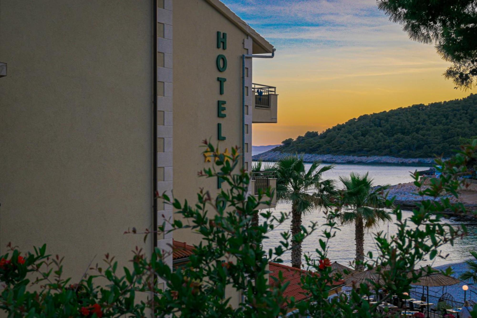 Hotel Fortuna ميلنا المظهر الخارجي الصورة
