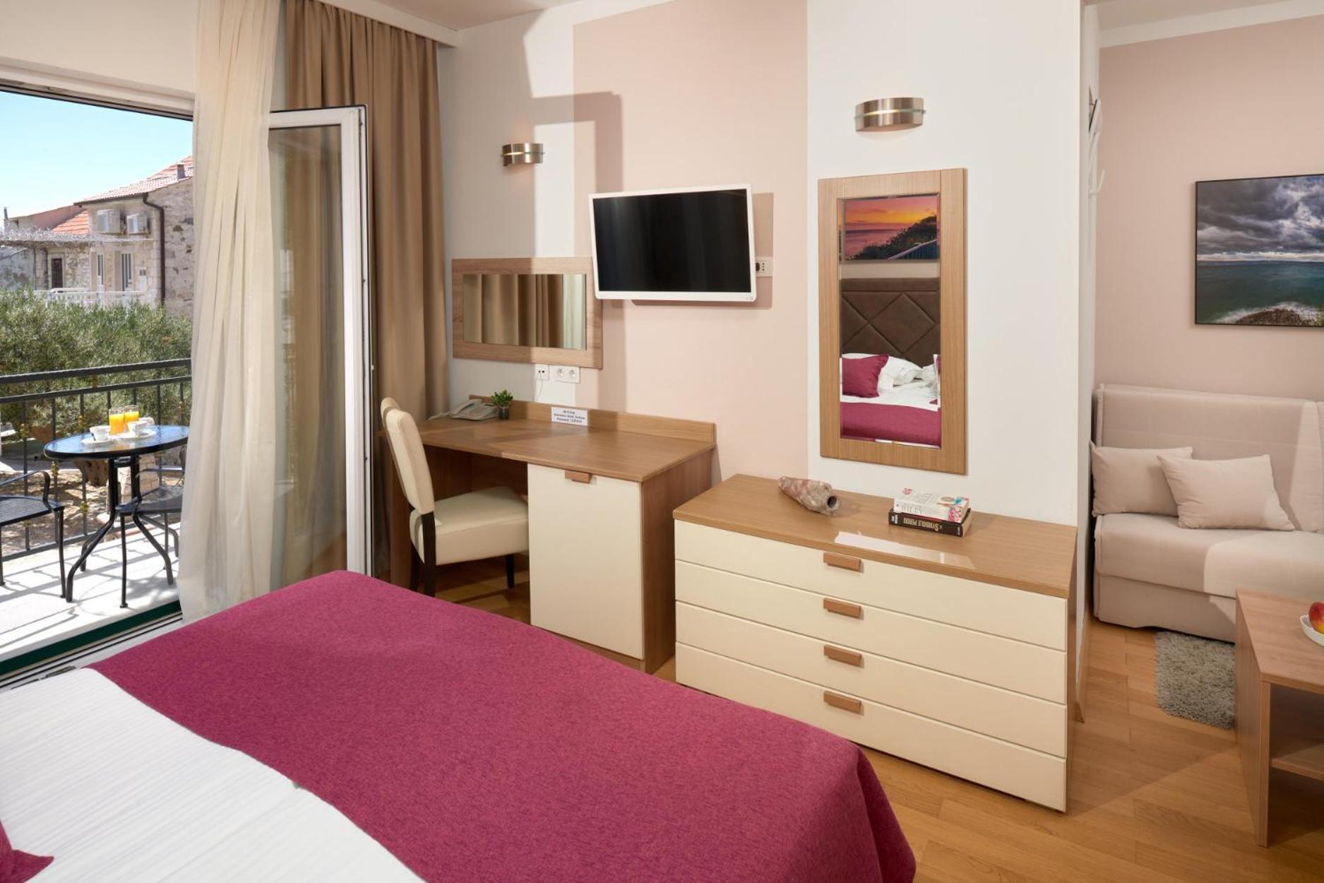 Hotel Fortuna ميلنا المظهر الخارجي الصورة