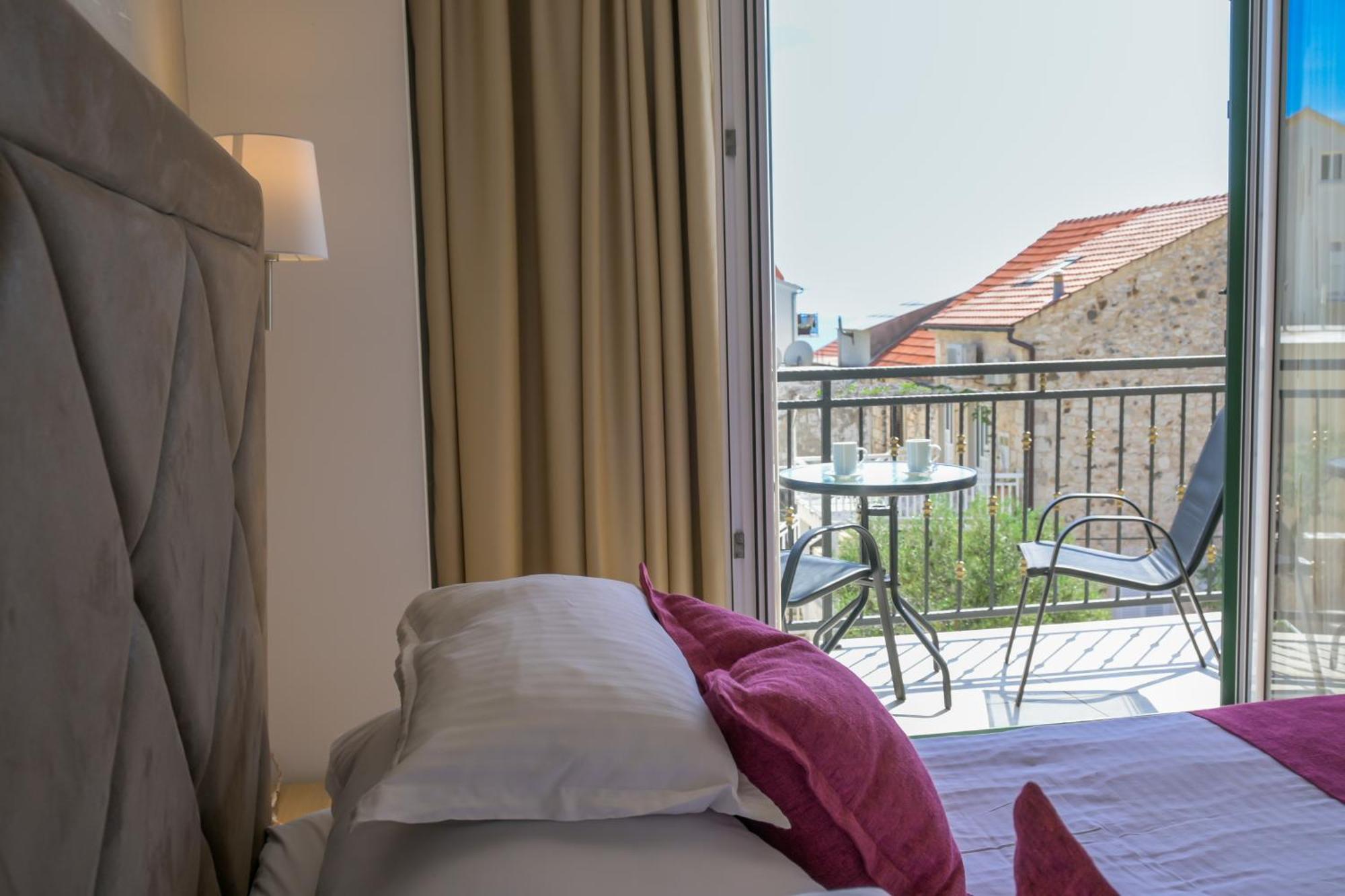 Hotel Fortuna ميلنا المظهر الخارجي الصورة