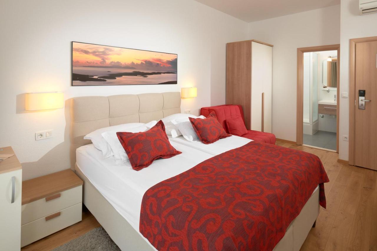 Hotel Fortuna ميلنا المظهر الخارجي الصورة